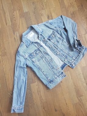 Women's Old Navy Light Blue Wash Denim Jacket